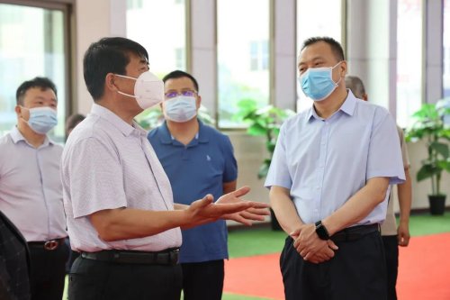 市人大常委会副主任李贵富一行莅临神州集团调研指导