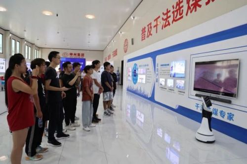 华北科技学院师生一行来神州集团参观学习